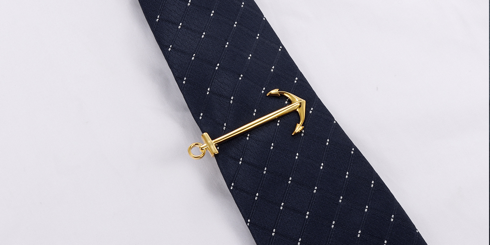Which Materials Are Frequently Used to Make Tie Clips In The Colour Gold?